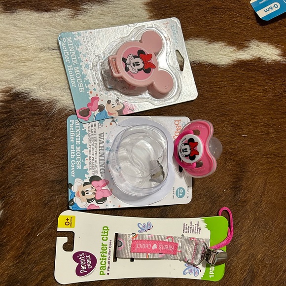 Set of pacis and paci holder $5 for all - Picture 1 of 1